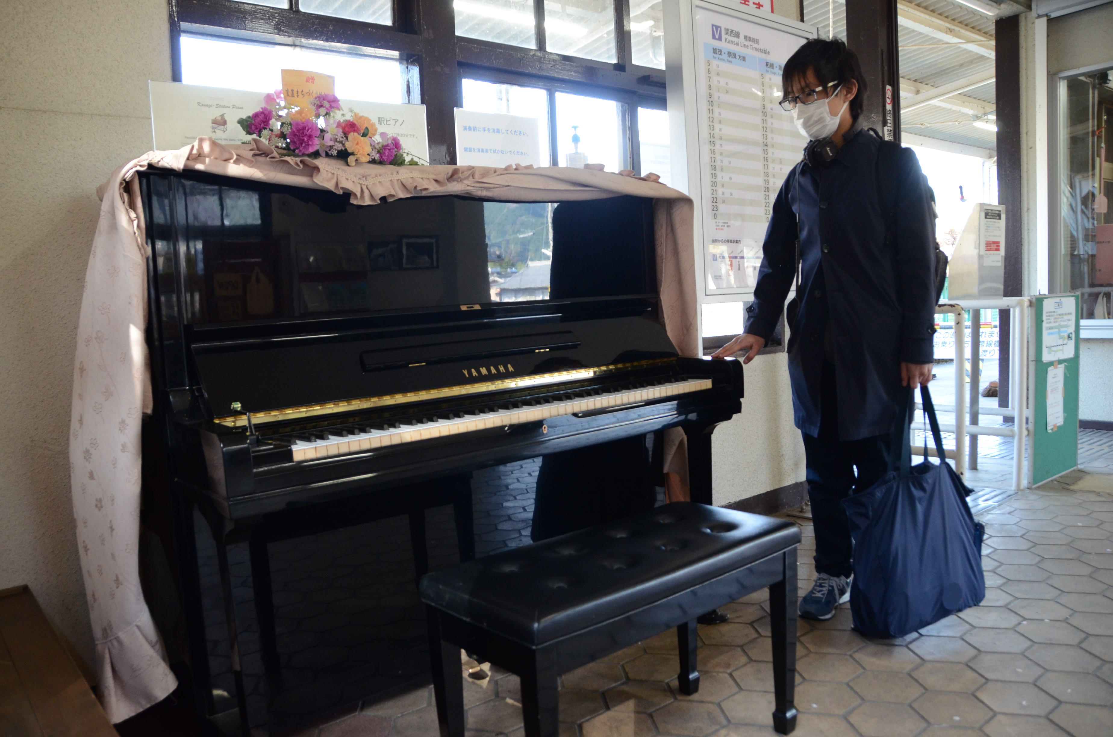 誰でも自由に弾ける「駅ピアノ」JR関西線の駅に　奈良の女性が寄贈「音楽通じて活性化」京都・笠置