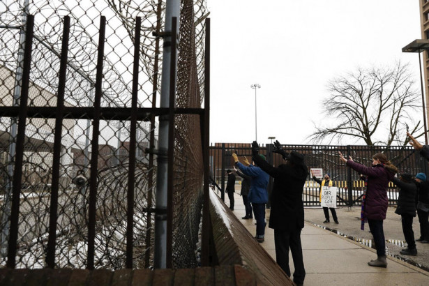 米シカゴ刑務所がクラスター化、353人の囚人らが集団感染