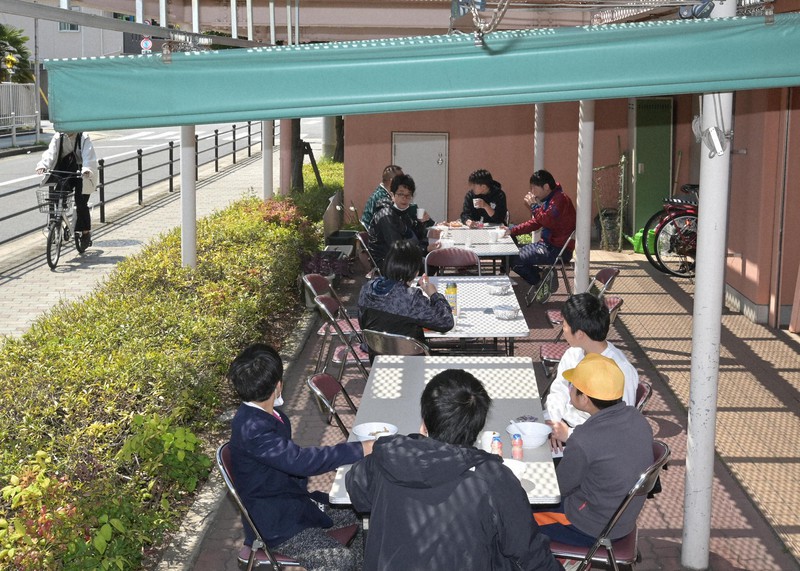 子ども食堂も受け取りスタイルに　「安否確認と食事サポート、何より大切」　大阪