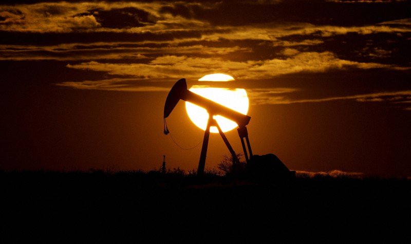 OPECプラス　サウジと露、大幅な協調減産合意　原油需要急減、2000万バレルで調整