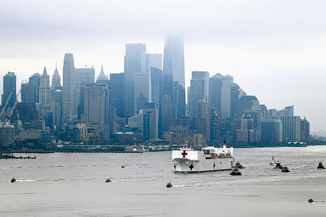 対コロナ最前線のニューヨークに米海軍の巨大病院船