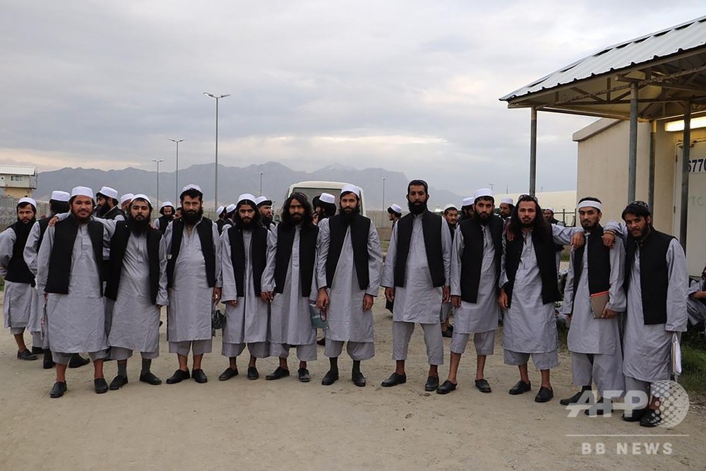 タリバン、アフガン治安部隊の捕虜を初解放 まず20人