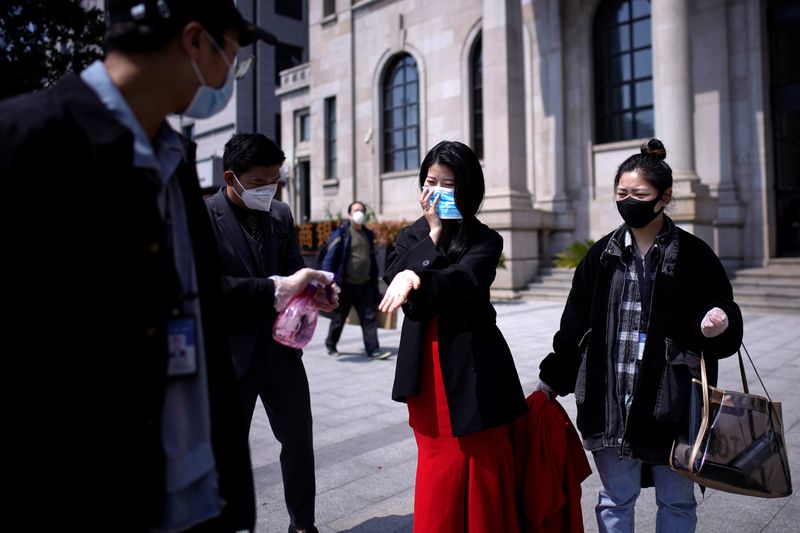 中国、封鎖解除の武漢市で新型コロナ検査強化