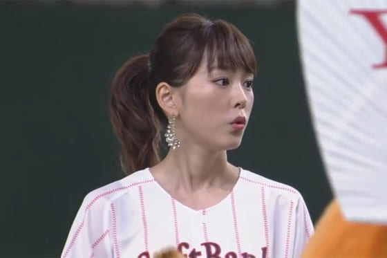 始球式名場面 桐谷美玲さんの溢れる笑顔 独身最後の ズキューン なノーバウンド投球
