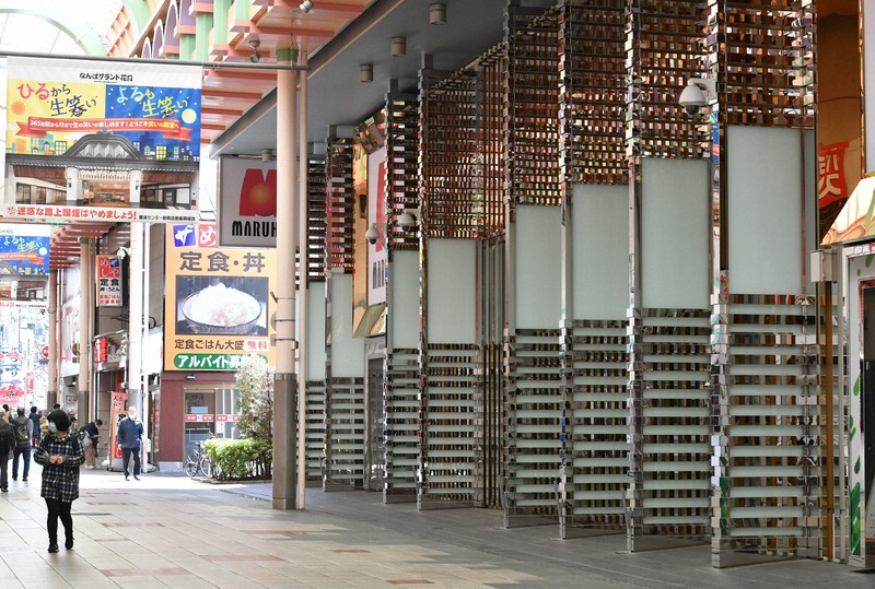 パチンコ店もシャッター　休業要請初日　静けさ増す大阪の商店街　一部は営業