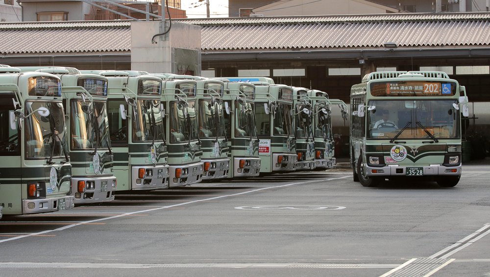 観光客向け急行路線バス、ダイヤ半減へ　京都市交通局、外出自粛で