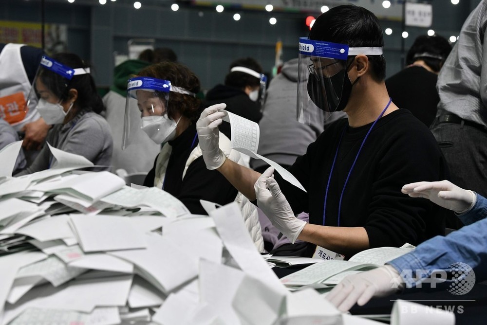 韓国総選挙、与党が過半数確保か 文氏のウイルス対応に評価