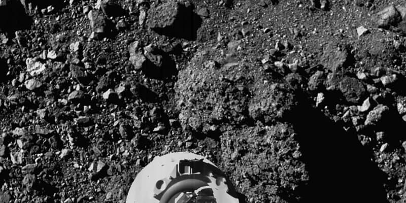 小惑星ベンヌ、岩だらけ　米版はやぶさが撮影