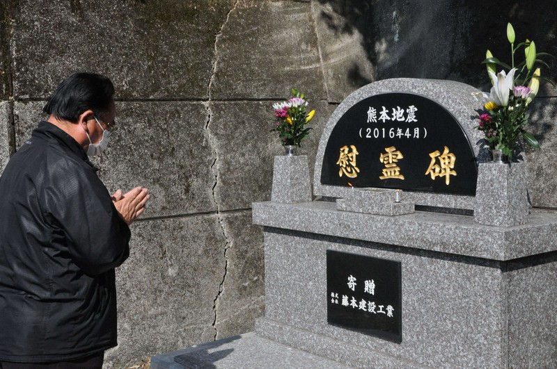 景色変わっても、変わらぬ遺族の思い　熊本地震4年、鎮魂の祈り各地で
