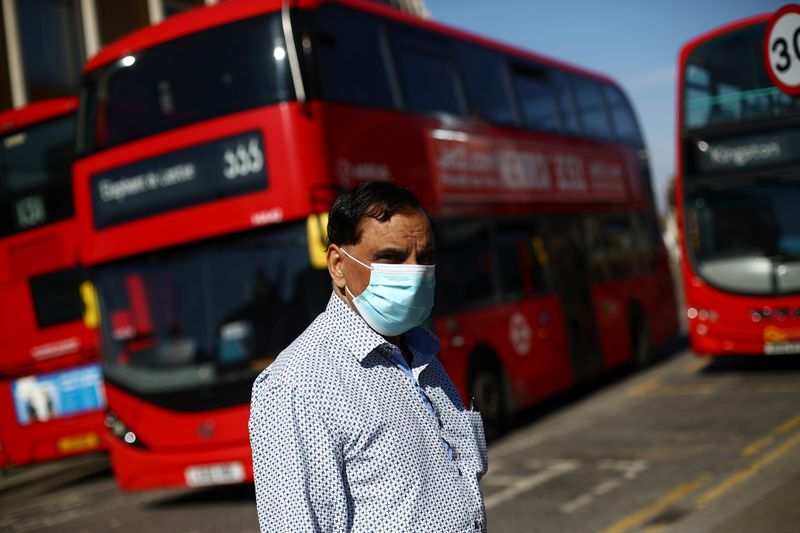 交通機関利用時などのマスク着用、英政府は義務化を＝ロンドン市長