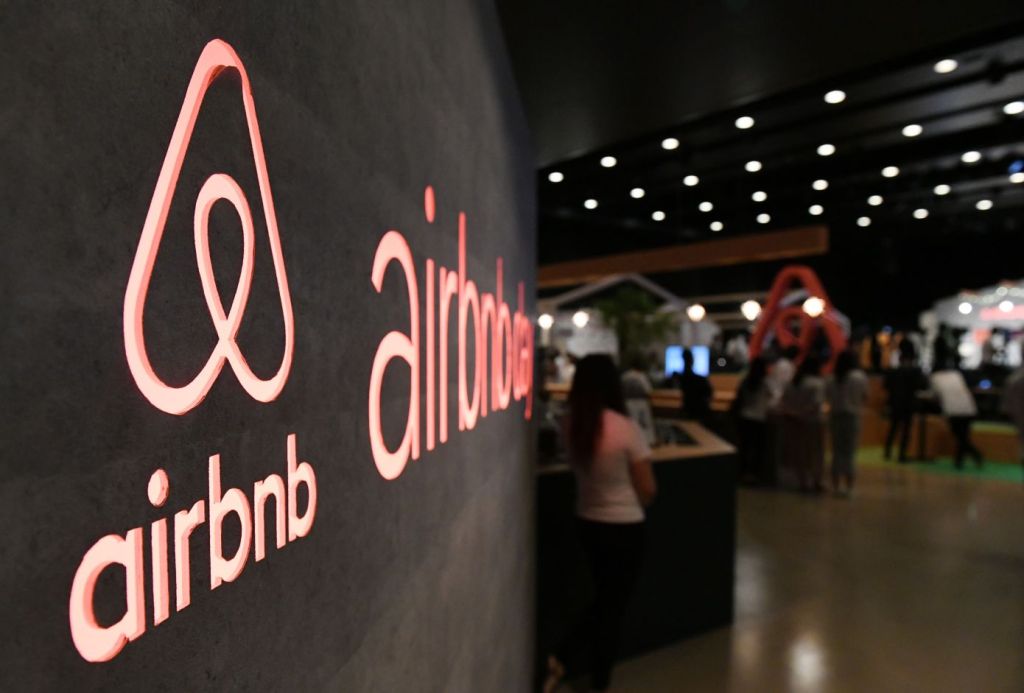 Airbnbが契約社員をレイオフ、夏のインターンシップもキャンセルへ