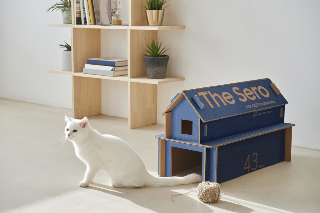 サムスンの新TV梱包は猫の家や棚、雑誌ラックとして使える