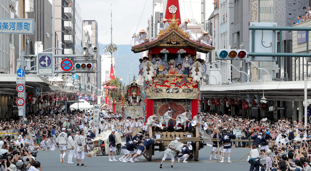 祇園祭の山鉾巡行中止を発表「苦渋の決断だった」　日本三大祭り
