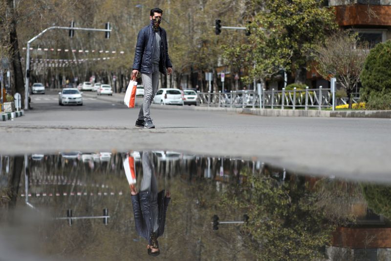 イラン首都で一部業種が再開、新型コロナ死者減少で