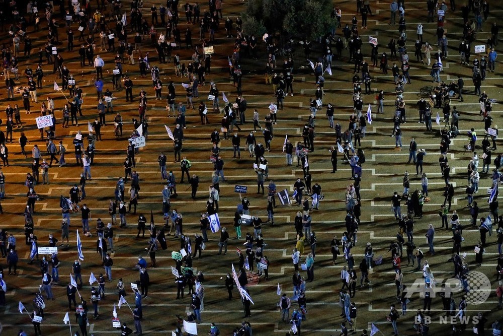 イスラエルで首相への抗議デモ 「対人距離」守りつつ大勢参加