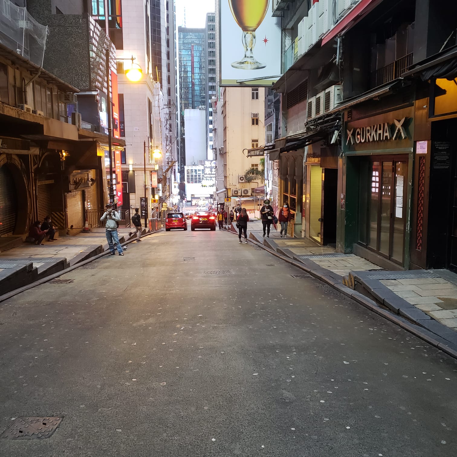日本と同じ緩いロックダウンでコロナ感染抑える香港