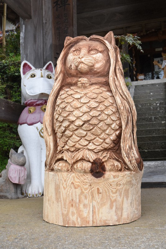 「コロナから人や猫を守って」　山口・萩の猫寺でアマビエならぬ「猫ビエ」木像