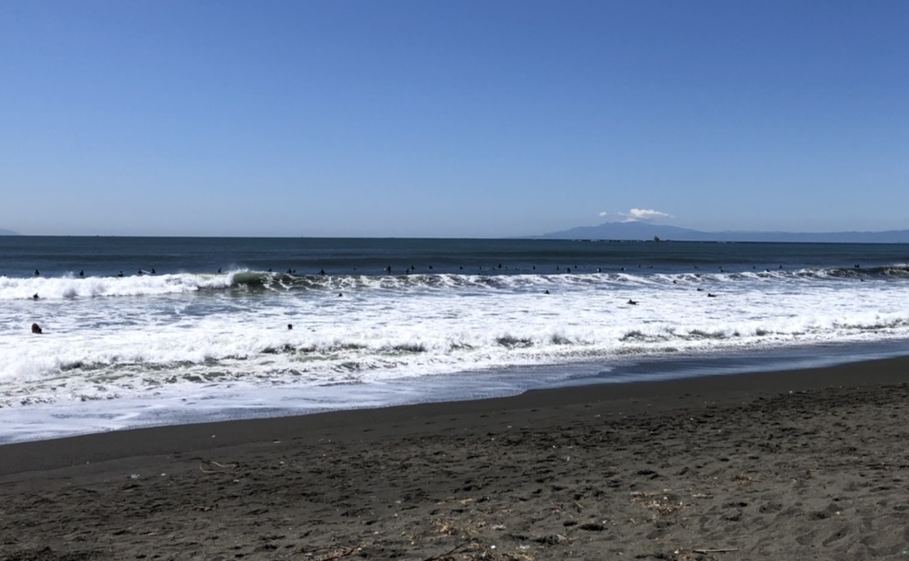 ビーチに地元住民の姿が多数…神奈川県知事の「湘南の海に来ないで」呼びかけに疑問 - 島村優