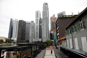 シンガポール、ロックダウン6月1日まで延長　感染急増続く - ロイター