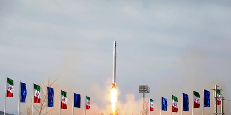 イラン、初の軍事衛星を打ち上げ　革命防衛隊、「成功」と発表