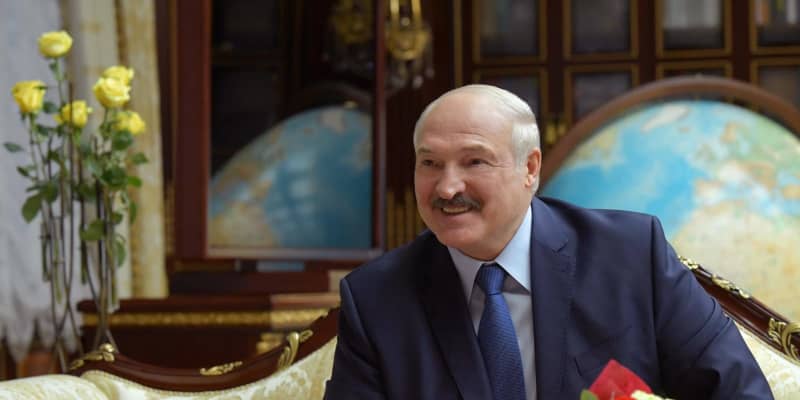 新型コロナ「ウオッカが効く」　ベラルーシ大統領が異様発言連発