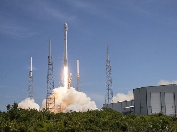 SpaceXがStarlink衛星の打ち上げに成功！ ブロードバンドサービス開始基準に到達