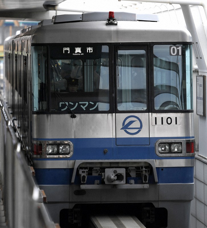 大阪モノレール　週末と祝日6％減便へ