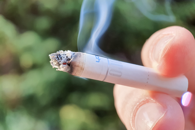 新型コロナ感染者に少ない喫煙者　仏でニコチンの効果検証へ