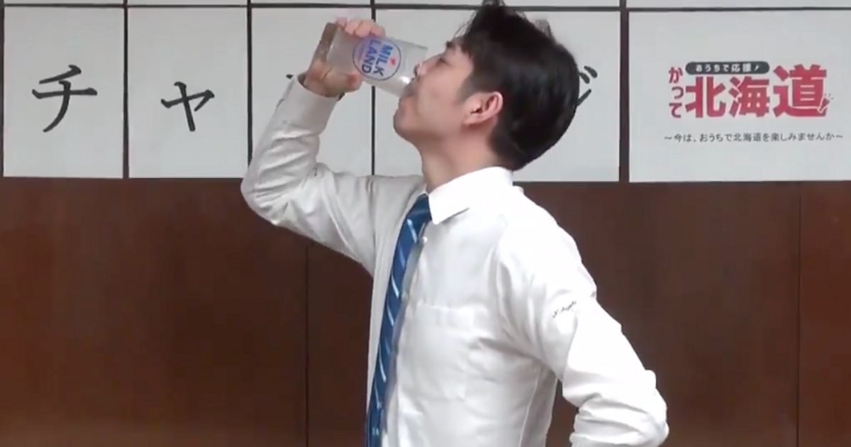 「#牛乳チャレンジ」で危機を救え。北海道の鈴木直道知事が呼びかけ。ラッシー作って一気飲みも【動画】