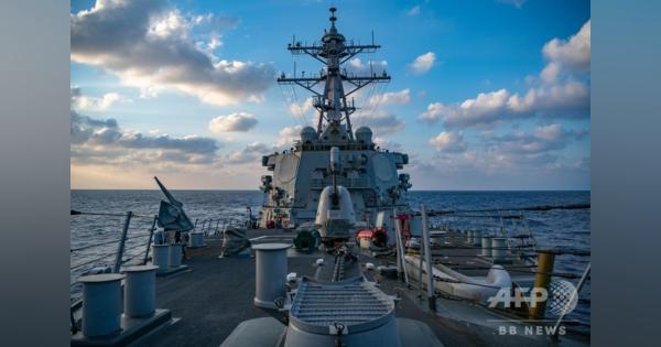 米軍艦、南シナ海を航行 領有権の主張強める中国をけん制