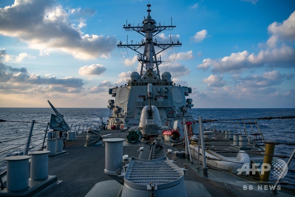 米軍艦、南シナ海を航行 領有権の主張強める中国をけん制