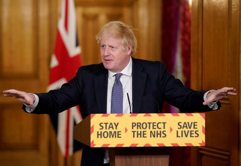 英首相「新型コロナのピーク過ぎた」、ロックダウン緩和策公表へ