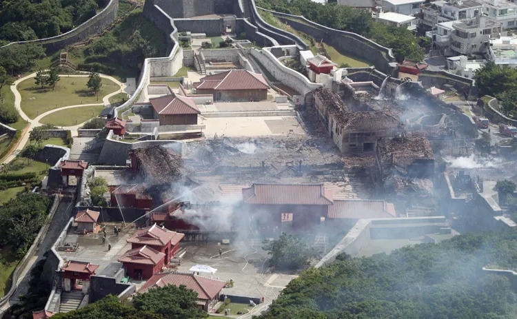 首里城消失　新発見の地下遺構も公開延期で沖縄観光どうなる - NEWSポストセブン