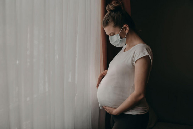 パンデミックで世界700万人の女性が「望まない妊娠」、国連調査