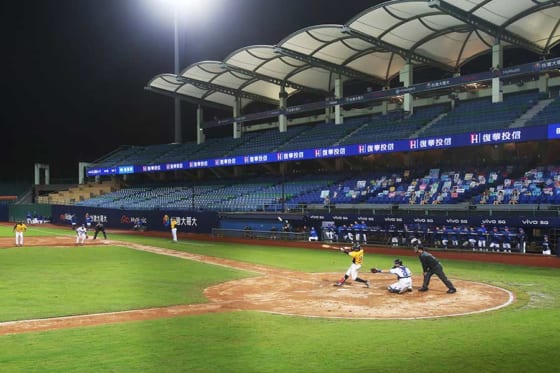 台湾プロ野球が“世界最速”で観客入場を解禁！　ファンが声援、球場に活気戻る