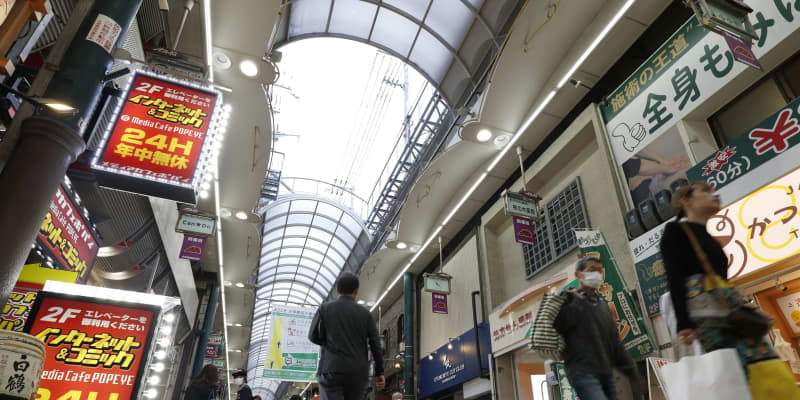 日本最長の商店街も「換気中」　大阪・天神橋筋、異例の天井開放