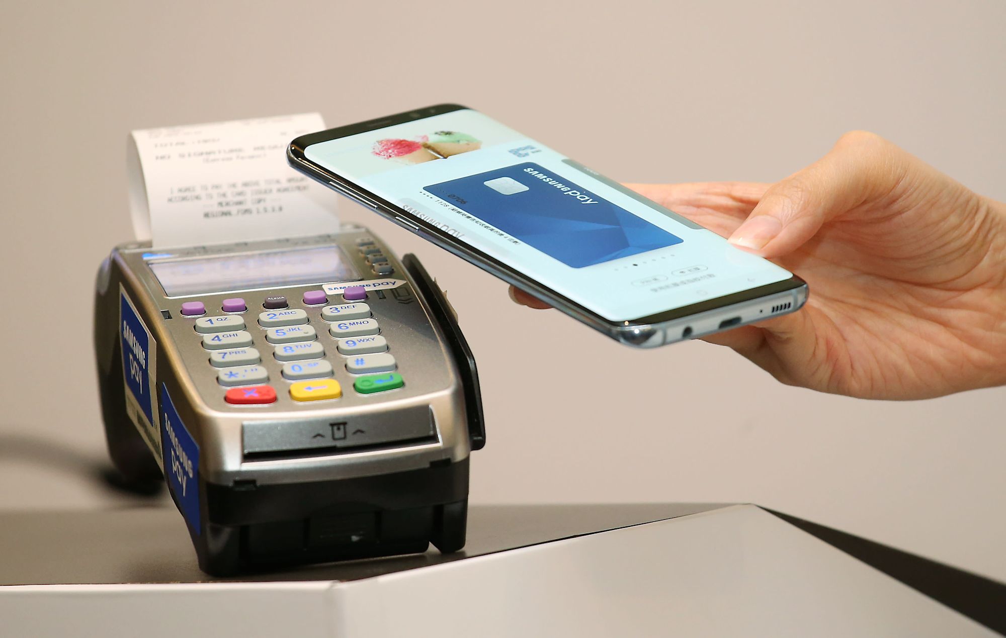 サムスン、「革新的なデビットカード」を今夏に投入　Samsung Pay体験を拡張