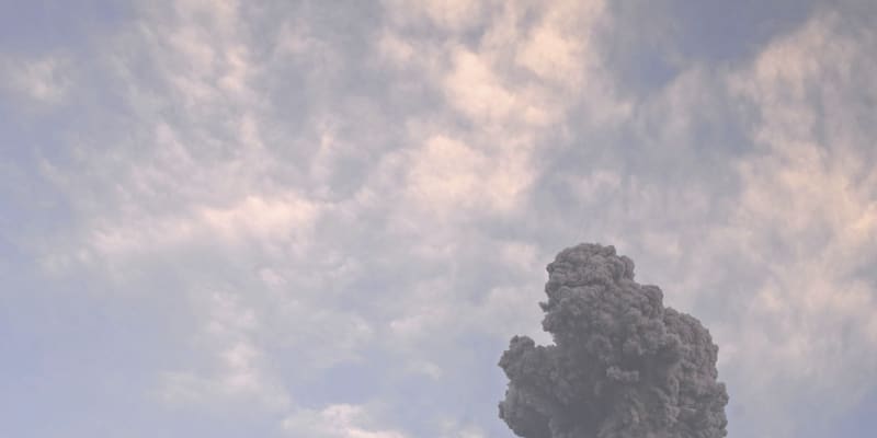 桜島が爆発的噴火、煙4200m　昨年11月以来、被害なし