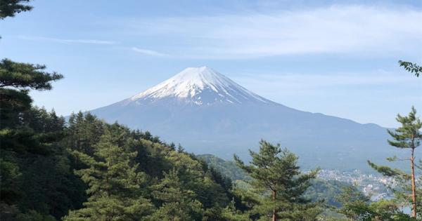 日本の絶景、富士山とその麓の「母の白滝」 - ニュース3面鏡