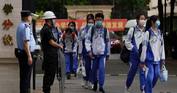 マスクを着け体育の授業→生徒の死亡が相次いだ中国で「N95マスク」の着用を禁止する方針