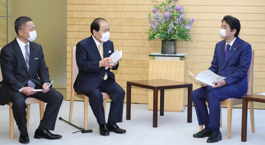 首相、維新を評価「大阪でモデルを示している」