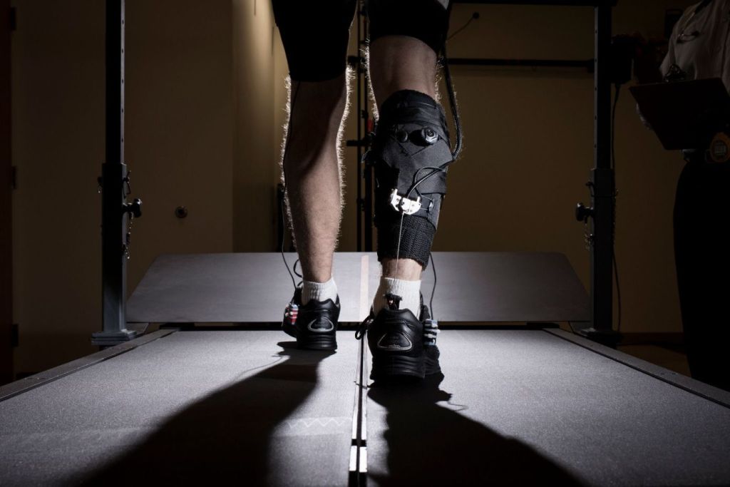脳卒中経験者の歩行機能を「即座に改善」させるRoboticの外骨格スーツ