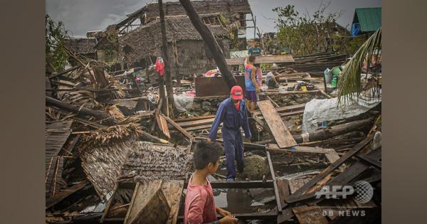 フィリピンに台風1号上陸、数万人が避難 対人距離確保に不安も