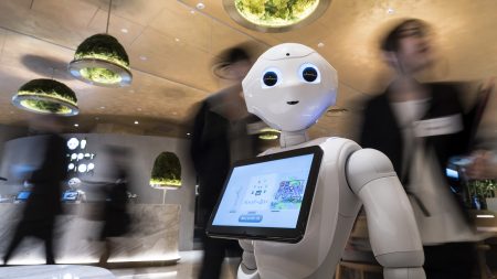 日本人はなぜ、移民より「機能不全のロボット」と働くことを好むのか | 米紙が困惑…原点は鉄腕アトムとドラえもん？