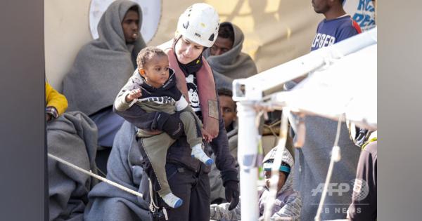 コロナの陰で死ぬ移民の増加を懸念、地中海の救助活動停止