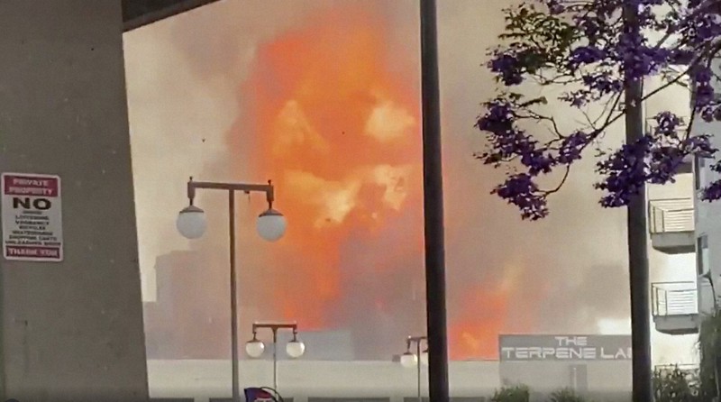 ロサンゼルスの爆発　消防士11人が負傷