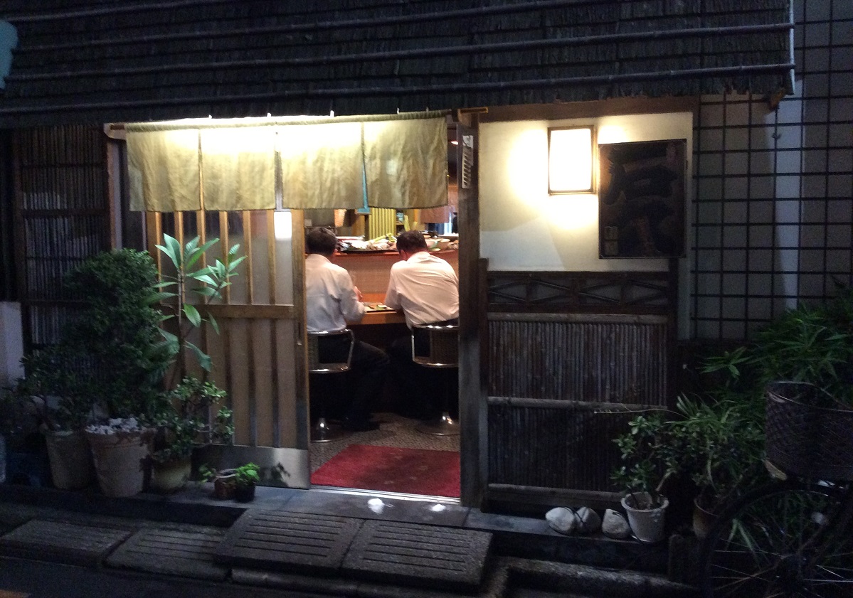 東京・四谷荒木町が今、最も人気のある飲み屋街である理由…松平摂津守の屋敷跡地だった