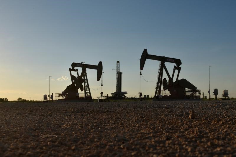 原油先物は4日続伸、産油国の減産順守や需要回復の兆しで