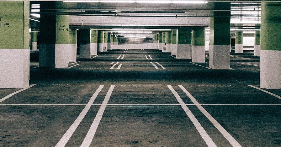 自動運転時代、都心の有料駐車場は不要になる？無人走行させ続けた方が安い？