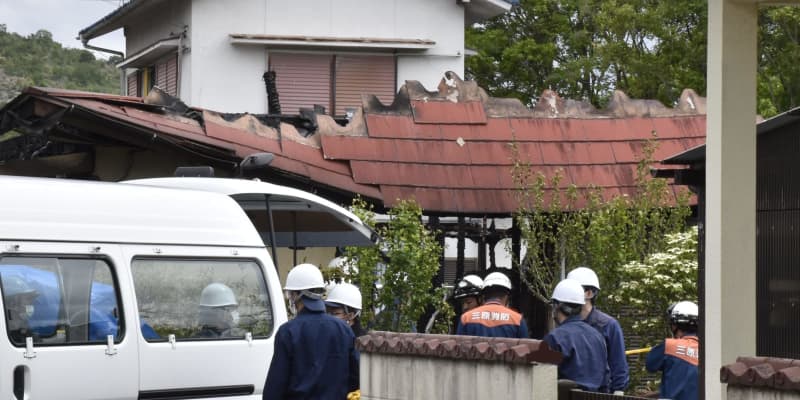 住宅火災で2人死亡、広島・三原　妻は自力で逃げる